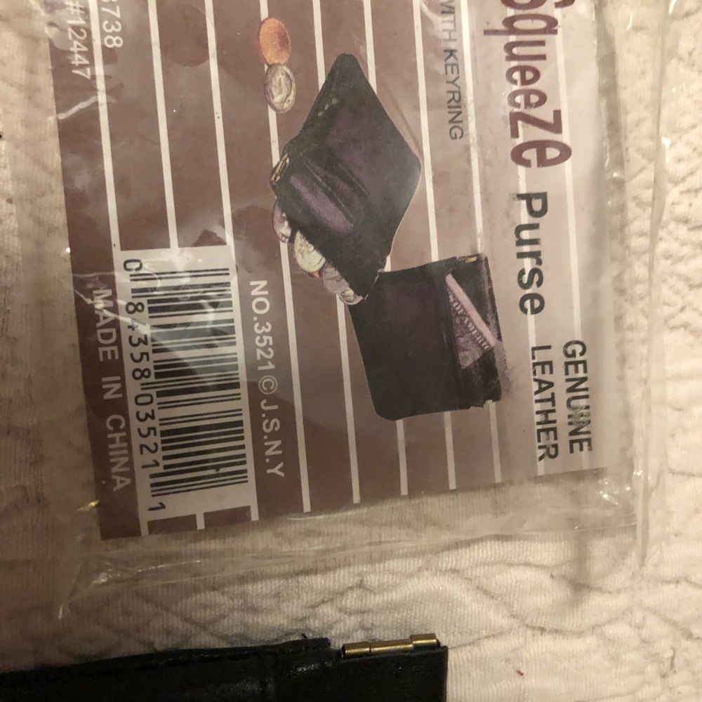 NWT Squeeze leather Coin purse with key ring